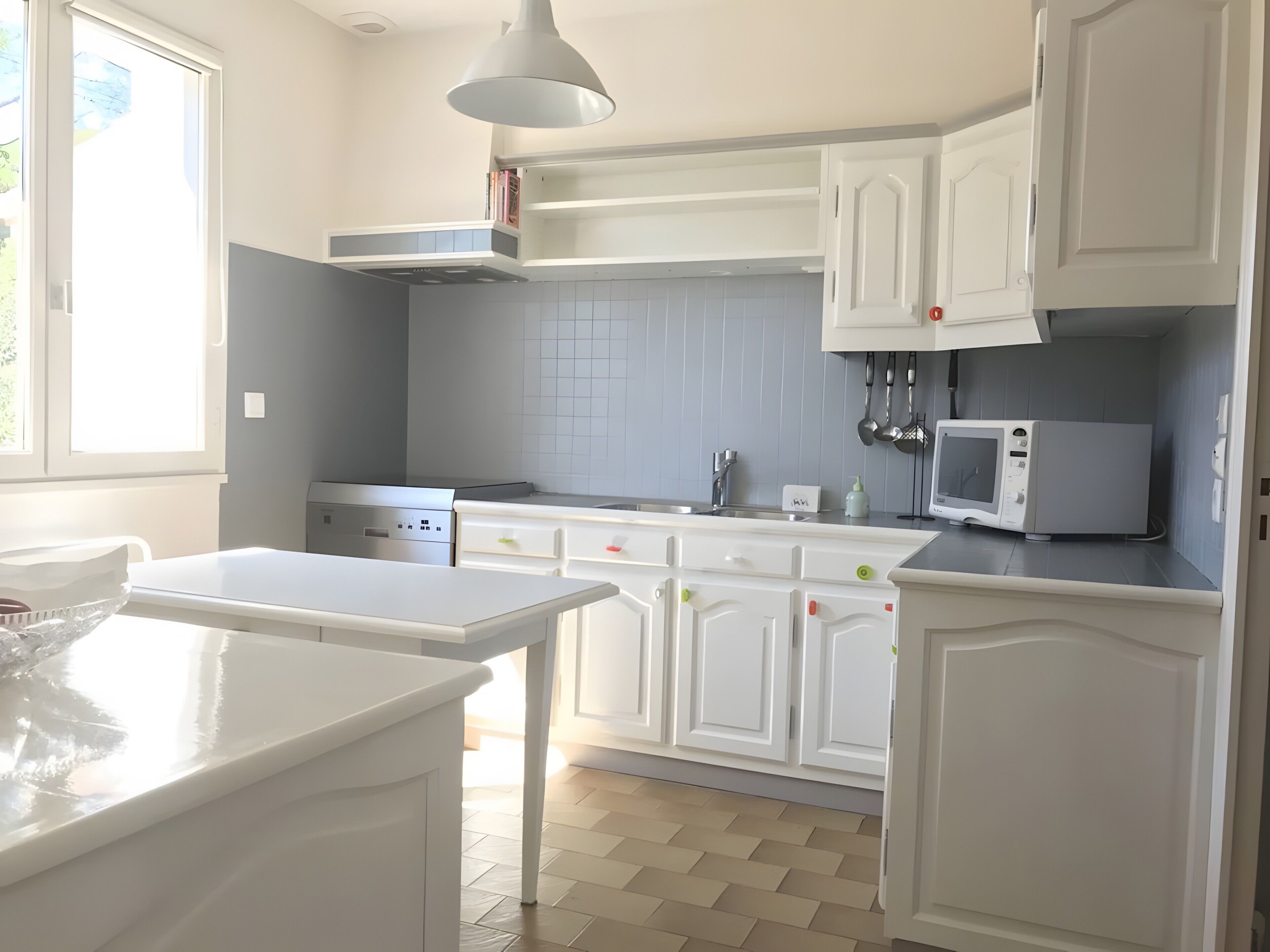 Frigorifero, microonde, lavastoviglie, macchina per tè/caffè