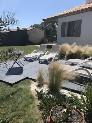 Terrace/patio - Le Nid Marin with Private Terrace, Private Garden & Wi-Fi - 76 (Pornic)