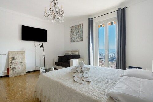 Apartment 'Merlino' with Balcony, Wi-Fi and Air Conditioning