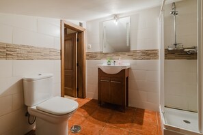 Suihku, hiustenkuivaaja, pyyhkeet