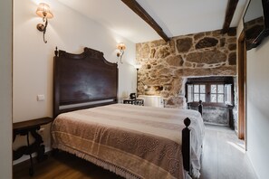 1 bedroom, free WiFi, bed sheets - Room 'Duplo - 3' with Shared Terrace and Wi-Fi (Pitões das Junias)