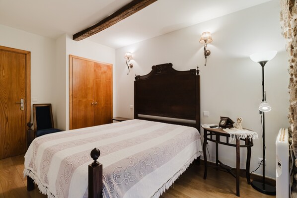 1 bedroom, free WiFi, bed sheets - Room 'Duplo - 3' with Shared Terrace and Wi-Fi (Pitões das Junias)