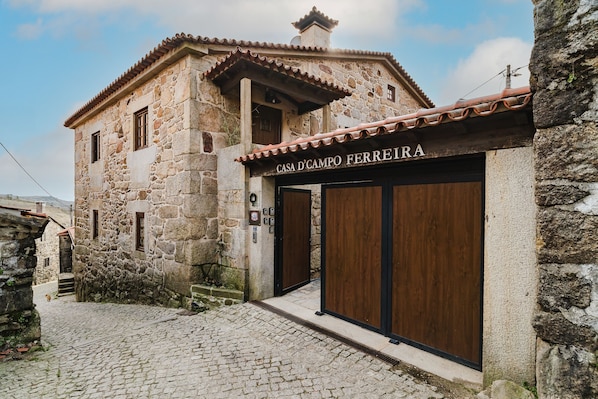 Exterior detail - Room 'Duplo - 4' with Shared Terrace and Wi-Fi (Pitões das Junias)