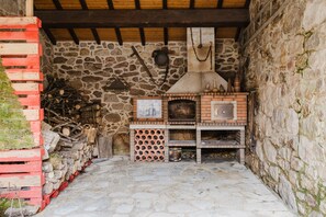 Property grounds - Room 'Familiar - 2' with Shared Terrace and Wi-Fi (Pitões das Junias)