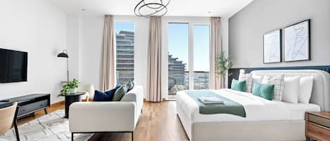 Grand Studio, 1 Queen Bed | Interior