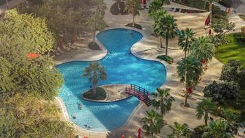 حمّام سباحة خارجي