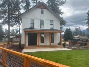 Exterior - Charming 3-bedroom house with WiFi, AC in lovely Darby Montana. (Darby)