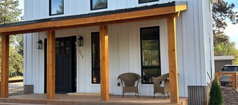 Charming 3-bedroom house with WiFi, AC in lovely Darby Montana.