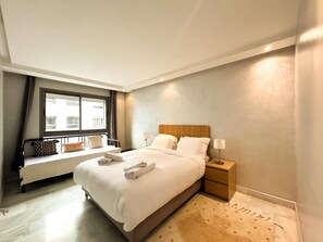 2 chambres, fer et planche à repasser, Wi-Fi, draps fournis