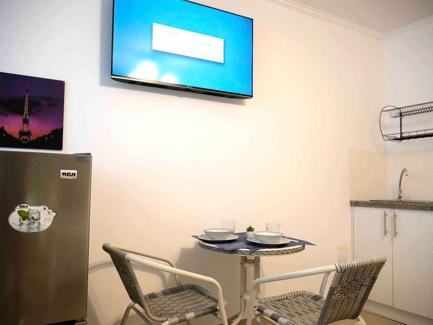 Premium bedding, laptop workspace, free WiFi, bed sheets