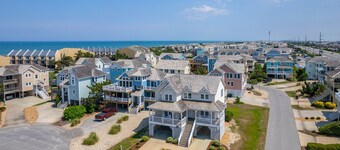 A Bitt Beachy: Oceanside, Hot Tub, Community Pool, Easy Beach Access