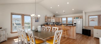 A Bbitt Beachy: Oceanside, Hot Tub, Community Pool, Easy Beach Access