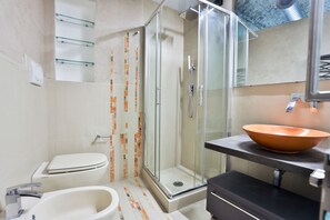 Shower, hair dryer, bidet, towels - GuestHost - Aldino Al Porto - Amalfi Studio (Salerno)