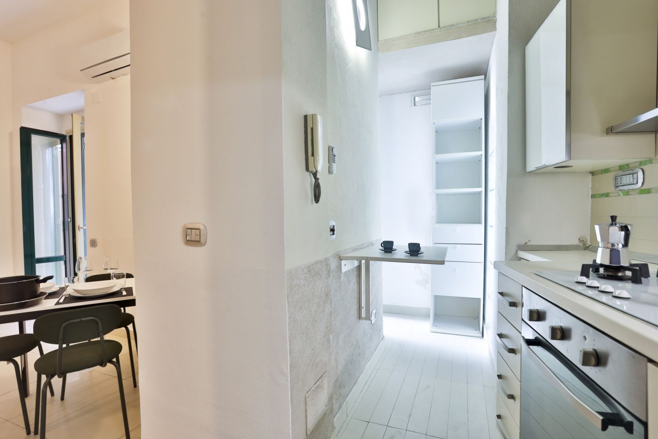 Refrigerador, horno, parrilla de estufa y utensilios de cocina 