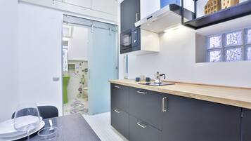 Kühlschrank, Ofen, Herdplatte, Wasserkocher