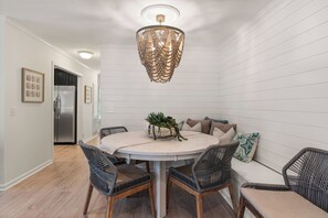 Dining - New Listing!! Pool View! Dog-friendly | Easy Walk to Beach, Restaurants, Village, and Pier. (Saint Simons Island)