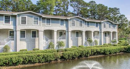 New Listing!! Pool View! Dog-friendly | Easy Walk to Beach, Restaurants, Village, and Pier.