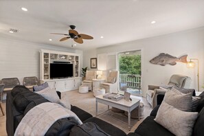 Smart TV - New Listing!! Pool View! Dog-friendly | Easy Walk to Beach, Restaurants, Village, and Pier. (Saint Simons Island)