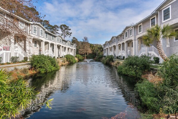 Exterior - New Listing!! Dog Friendly, Steps away from the beach, Restaurants, Village, and Pier. (Saint Simons Island)