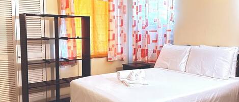 3 bedrooms, iron/ironing board, WiFi, bed sheets