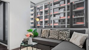 TV - The Downtown Nest CBD (Melbourne)