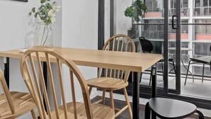 Dining - The Downtown Nest CBD (Melbourne)