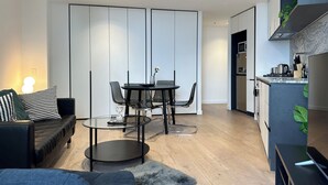 TV - Southern Cross Luxe Retreat (Melbourne)