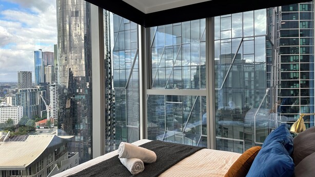 2 bedrooms, iron/ironing board, WiFi, bed sheets - Southern Cross Luxe Retreat (Melbourne)