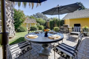 Outdoor dining - Sonoma Sunshine, by Vinifera Homes (Sonoma)