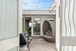 Terrace/patio - The Penthouse Oceanfront w/Amazing Views (Oceanside)