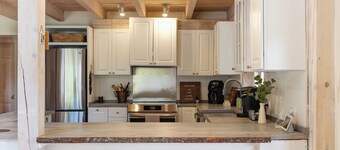 4-bedroom Queechy Lake House with Private Dock and Fire Pit