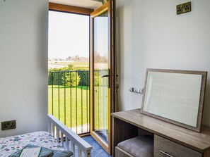 3 bedrooms, free WiFi, bed sheets