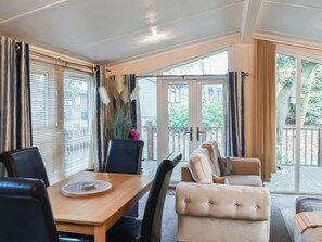 TV - Azure Retreats - Beautiful Sea View - UK48810 (Lowestoft)