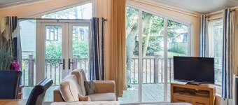 Azure Retreats - Beautiful Sea View - UK48810