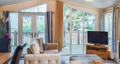 Azure Retreats - Beautiful Sea View - UK48810