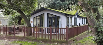 Azure Retreats - Beautiful Sea View - UK48810