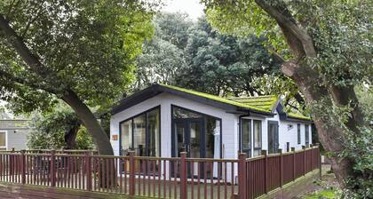 Azure Retreats - Beautiful Sea View - UK48810
