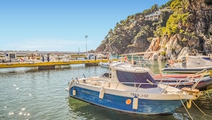 A harbor with boats docked, a rocky cliff in the background, and a clear sky. - Awesome home in Vidreres (Vidreres)