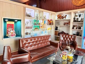 Couples treatment rooms, sauna, hot stone massages, deep-tissue massages