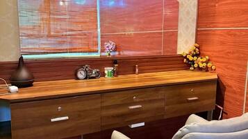 Couples treatment room(s), sauna, hot stone massages