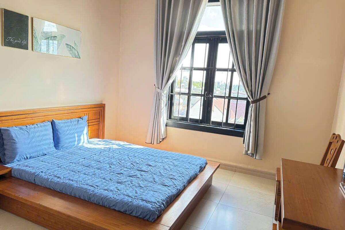 Standard dubbelrum | Memory foam-madrasser, minibar, skrivbord och arbetsyta för laptop