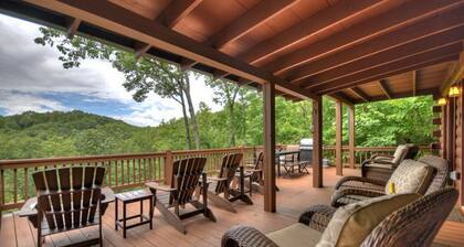 Top Rental! New Owners, Stunning Views, Hot Tub, 20 mins to Blue Ridge & Elijay
