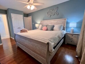 3 bedrooms, desk, iron/ironing board, free WiFi