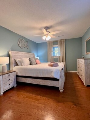 3 bedrooms, desk, iron/ironing board, free WiFi