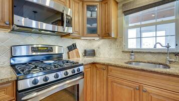 Mikrowelle, Ofen, Herdplatte, Geschirrspüler