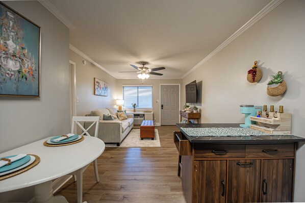 Smart TV - Tallahassee Gem-Next to Doak and CollegeTown-Ideal for FSU weekend.3 minute walk (Tallahassee)