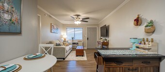 Tallahassee Gem-Next to Doak and CollegeTown-Ideal for FSU weekend.3 minute walk