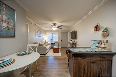 Tallahassee Gem-Next to Doak and CollegeTown-Ideal for FSU weekend.3 minute walk