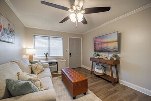 Smart TV - Tallahassee Gem-Next to Doak and CollegeTown-Ideal for FSU weekend.3 minute walk (Tallahassee)