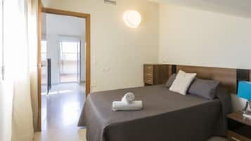 4 dormitorios, tabla de planchar con plancha, ropa de cama